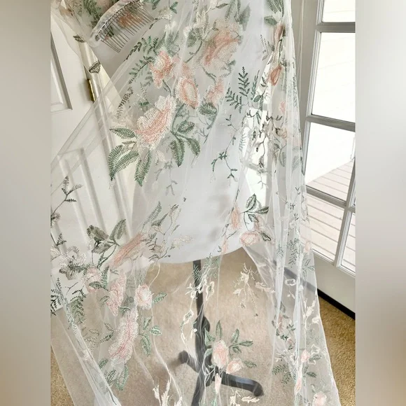 Embroidered Veil - Pink Rose on White Tulle - 118inches - Picture 10 of 12